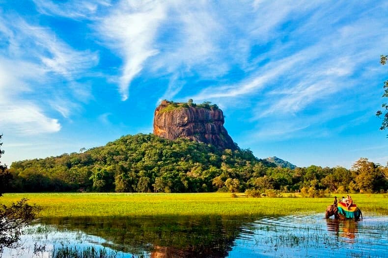 Transfert privé de Aéroport de Colombo (CMB) à Sigiriya